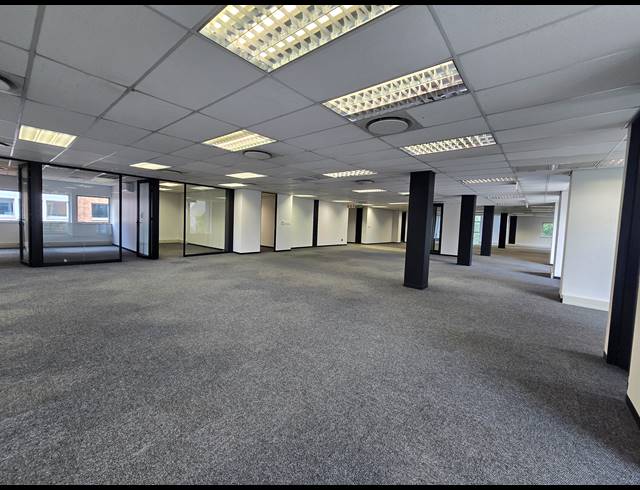 669M² OFFICE TO LET IN BRYANSTON